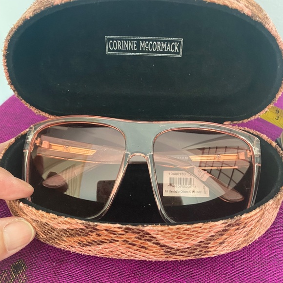 Oversized Pink sunglasses and pink snakeskin hard case - Picture 2 of 13